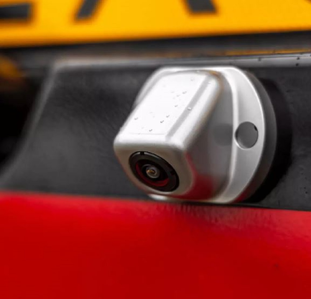 Un système de sécurité innovant à 360 degrés alerte les conducteurs sur les dangers du site. Un système de Mammoet et Rietveld.  